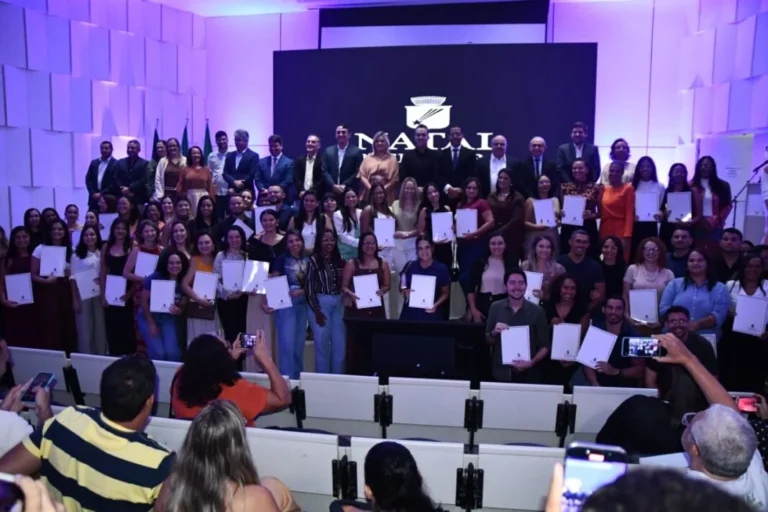Natal empossa 710 novos professores para a Rede Municipal de Ensino