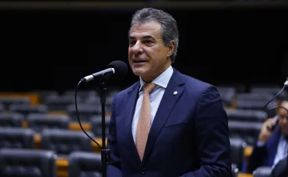 “Falta diálogo por parte do governo”, diz deputado sobre taxação da LCA